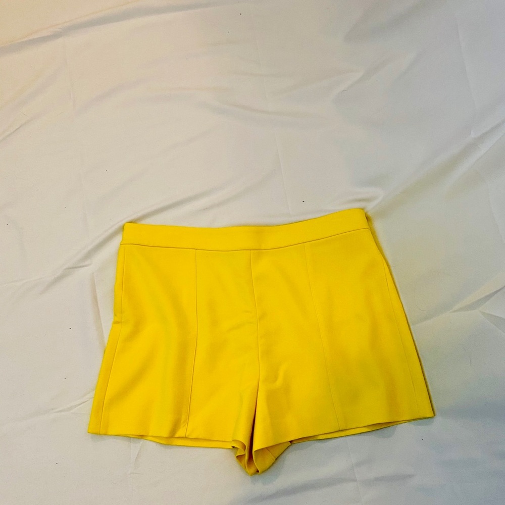 Alice + Olivia Shorts yellow citrus size 12